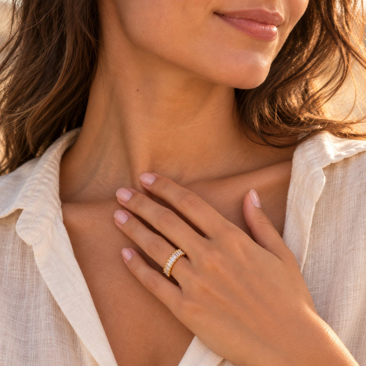 Woman wearing the MAREA Baguette Band gold ring