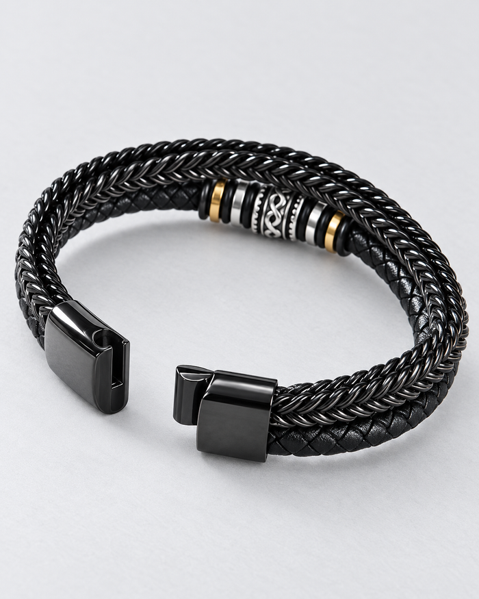 Close-up of the Braided bracelet
