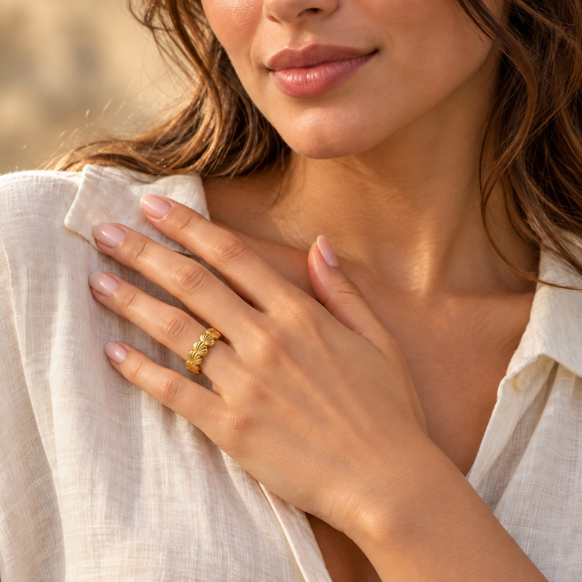 Woman wearing the MARÉA Scallop Ring gold ring