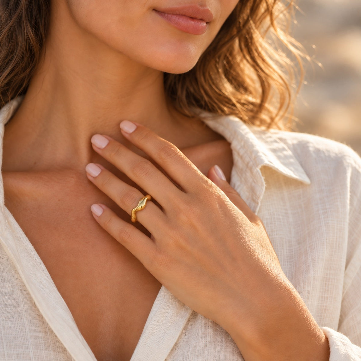 Woman wearing the MARÉA Wave Ring gold ring